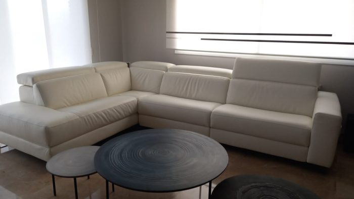 rinconera piel Margot 1200X670 Sofá Margot relax motores